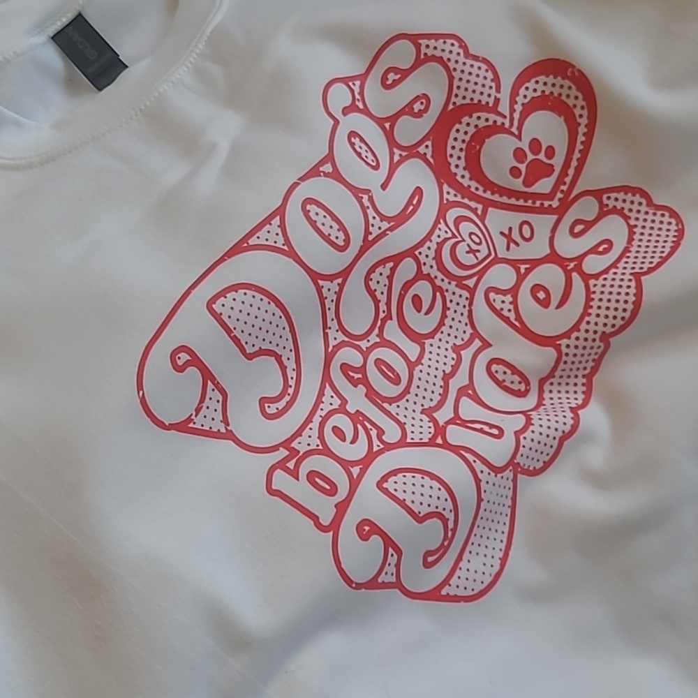 Valentine .. Dogs before Dudes .. Unisex 2XL ..‎ Gildan